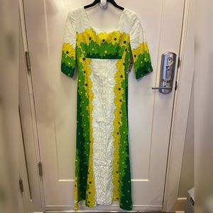 Vintage 60s 70s floral maxi dress. Size XS